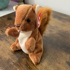 Ty Beanie Baby * Nuts the Squirrel * Date of birth: Jan 21, 1996 *